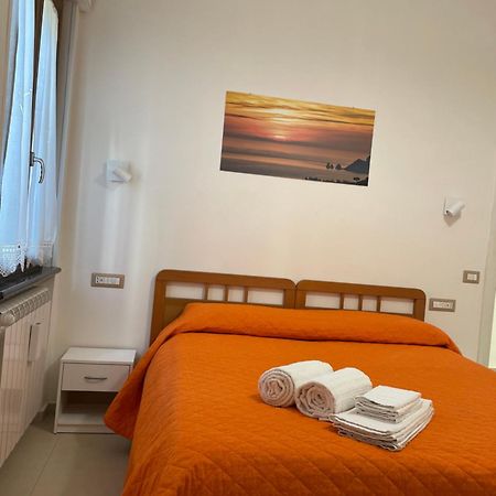 Casa Vacanze Casanova アジェーロラ エクステリア 写真
